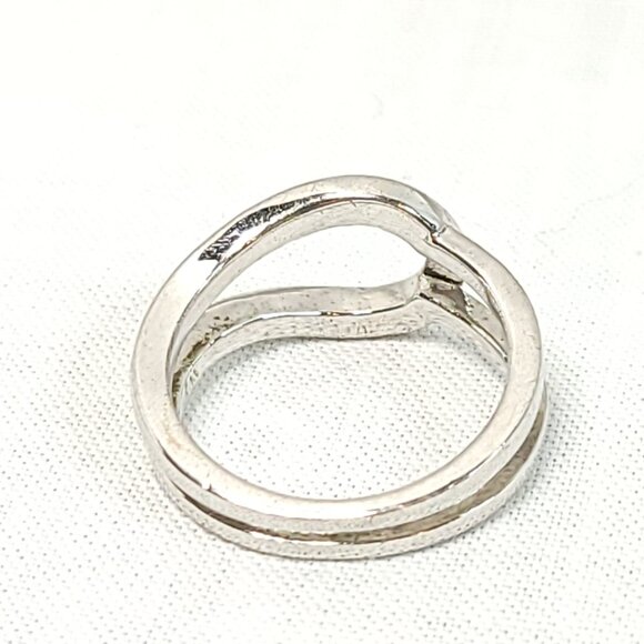 Avon Loop Ring - Picture 6 of 9